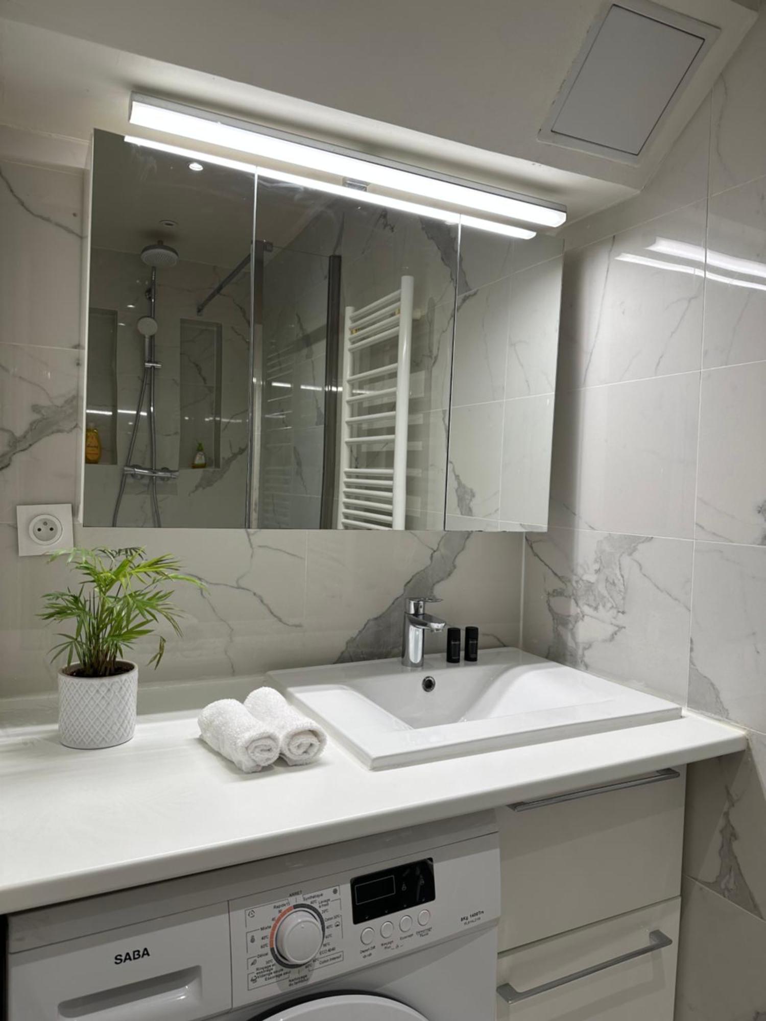 Super Appartement Refait A Neuf Beaucoup De Charme Boulogne-Billancourt Luaran gambar